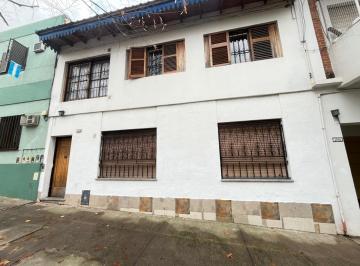QBM-QB1-1632_2 · Importante Propiedad Multifamiliar en Venta en Flores | Lote de 332 m² con Tres Viviendas y Amplio P