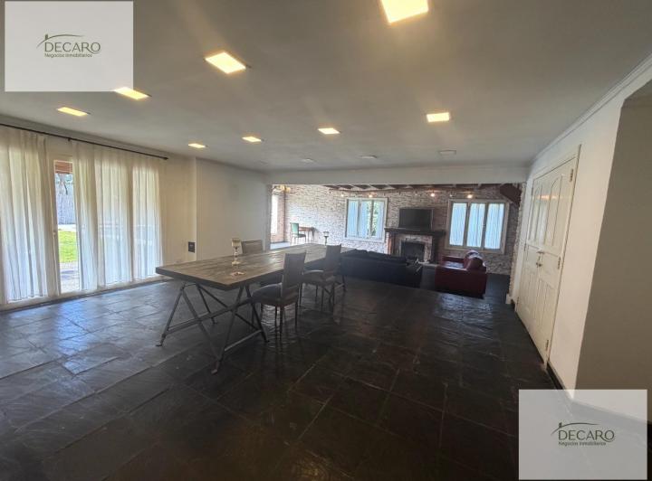 Casa · 300m² · 4 Ambientes · 3 Cocheras