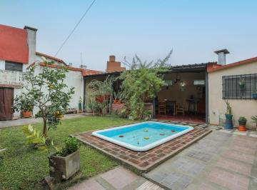 Casa · 4 Ambientes · 2 Cocheras · Venta Casa 4 Ambientes con Cochera Quincho y Patio con Pileta