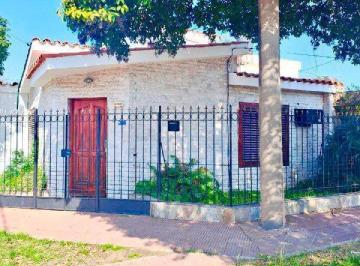 Casa · 107m² · 4 Ambientes · 1 Cochera · Casa en Fisherton