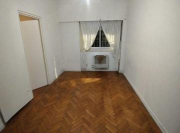 Departamento de 2 ambientes, Almagro · Dos Ambientes con Dependencia y Patio Propio Al Frente en Almagro, Venta Disponible