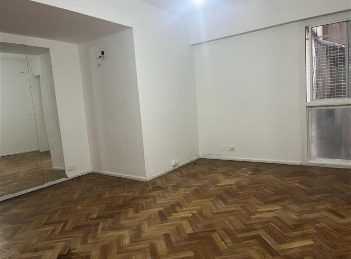 Departamento de 3 Ambientes con Dependencia en Recoleta