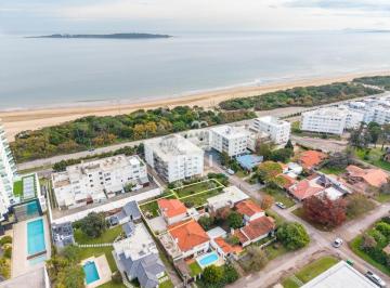 Foto1 · Venta Casa con 2 Padrones - Playa Mansa - Ref: Pbi15902