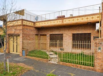 Casa · 120m² · 3 Ambientes · 1 Cochera · Venta Casa 3 Amb en Villa Bosch, Apta Credito