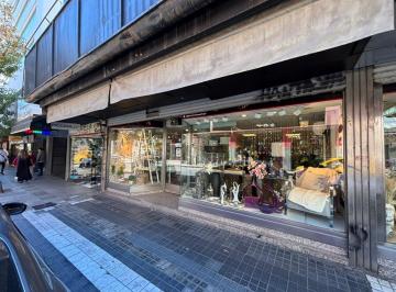 Local comercial · 125m² · 3 Ambientes · Alquiler – Local Comercial con Gran Vidriera y Depósito en Centro