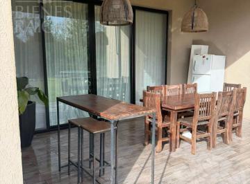 Casa · 160m² · 4 Ambientes · 1 Cochera · Casa en El Canton