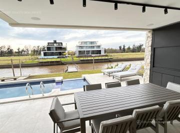 Casa · 400m² · 7 Ambientes · 3 Cocheras · Casa Premiun en Venta a Estrenar con Amarra Al Rio Yacht Nordelta