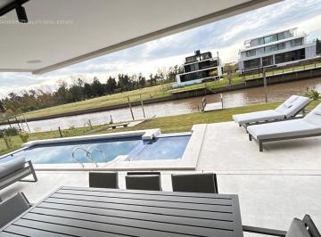 Casa · 400m² · 7 Ambientes · 3 Cocheras · Casa Premiun en Venta a Estrenar con Amarra Al Rio Yacht Nordelta