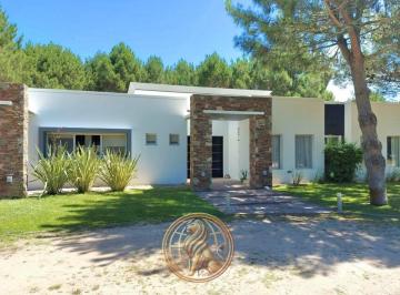 Casa · 300m² · 4 Ambientes · 1 Cochera · Venta Casa La Herradura Oportunidad