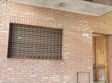 Casa · 98ha · 4 Ambientes · Venta - Dúplex 4 Amb. en Olivos, Terraza y Patio, Necesita Reformas