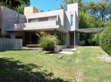 Casa · 400m² · 4 Ambientes · Posesion 90 Dias - 3 Dorm. - 3 Baños - Pileta