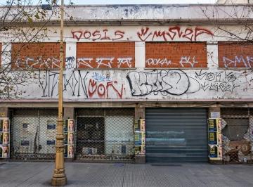 Terreno · 5447m² · Av Montes de Oca Al 1100 Terreno con Salida a 2 Calles, Ideal Emprendimiento!