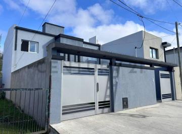 Casa · 65m² · 3 Ambientes · 1 Cochera · Casa Tipo Duplex 2 Dorm. en Venta en Berisso
