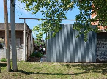 Casa de 4 ambientes, Almirante Brown · Venta Casa a Reciclar Sobre Amplio Lote.