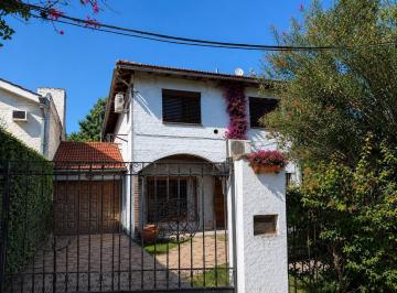Casa · 187m² · 6 Ambientes · 1 Cochera · Casa en Dos Plantas en Bella Vista
