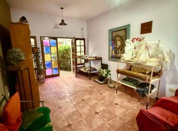 Casa de 5 ambientes, Córdoba · Casa 2 Dorm. | Local Propio + Vivienda | Dos Patios | Apto Crédito | Bajo Palermo