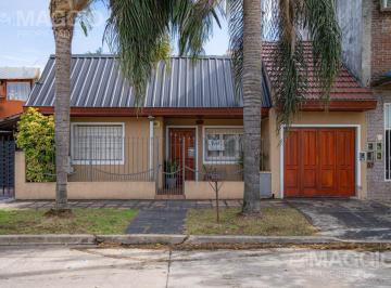 Casa · 223m² · 4 Ambientes · 2 Cocheras · Venta Casa en Villa Luzuriaga