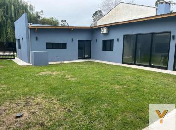 Casa · 200m² · 7 Ambientes · Casa en Venta - 4 Dorm. 2 Baños - Santa Clara del Mar