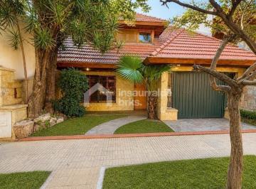 Casa · 188m² · 4 Ambientes · 1 Cochera · Casa Chalet Venta en Munro, Vicente López, Apto Credito, G. B. a. Zona Norte