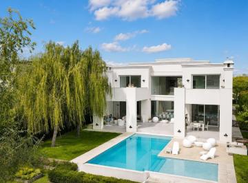 Casa · 460m² · 7 Ambientes · 3 Cocheras · Casa Barrio El Golf, a La Laguna Nordelta