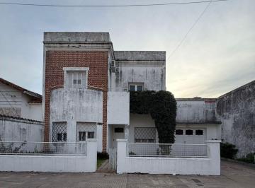 Casa · 273m² · 9 Ambientes · 1 Cochera · Casa en Venta Zona Costanera