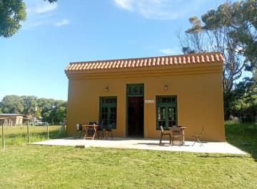 Casa · 70m² · 2 Ambientes · Oportunidad Única en Barrio Los Lobos. Propiedad con Alma de Café.