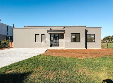 Casa · 180m² · 4 Ambientes · 4 Cocheras · Casa en Venta en San Matías - Escobar, Zona Norte! Casa de 1 Planta, Lote Al Agua y Piscina!
