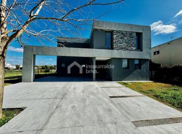 Casa · 271m² · 5 Ambientes · 2 Cocheras · Casa en Venta en San Matías, Escobar! 4 Dorm. en 2 Plantas, Lote Al Agua!