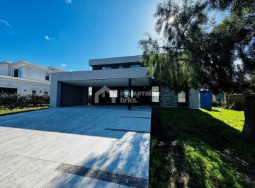 Casa · 245m² · 5 Ambientes · 1 Cochera · Casa en Venta en San Matias, Escobar, 5 Ambientes en 2 Plantas con Piscina y Lote Al Agua!