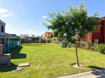 Terreno · 400m² · Se Vende Lote en Barrio Náutico Vila Marina 1 con Amarra!