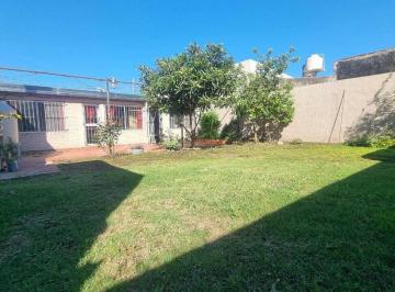 Casa · 123m² · 6 Ambientes · 2 Cocheras · Casa en Venta 2 Dorm. con Garage y Parque en Villa Elvira, La Plata, G. B. a. Zona Sur, Argenti