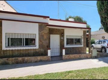 Casa · 120m² · 5 Ambientes · 1 Cochera · En Viale, Casa 5 Ambiente con Gran Terreno