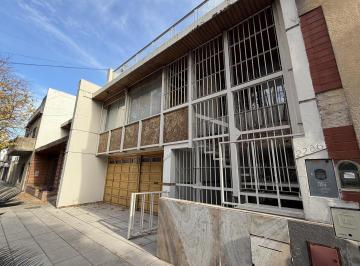 Casa · 206m² · 5 Ambientes · Casa de Dos Pisos con Patio Parrilla, Terraza, Doble Cochera en Villa del Parque
