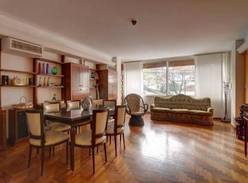 Casa · 206m² · 5 Ambientes · Casa de Dos Pisos con Patio Parrilla, Terraza, Doble Cochera en Villa del Parque