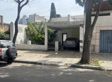 Casa de 3 ambientes, Monte Castro · Casa a Reciclar en Excelente Terreno P/ Desarrollo Inmobiliario Muy Buena Ubicacion - Monte Castro
