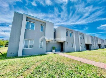 Casa · 104m² · 4 Ambientes · 2 Cocheras · Duplex en Barrio Cerrado a Estrenar! 3 Dorm., Escritorio y Jardin!