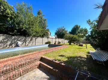 Casa · 200m² · 5 Ambientes · 2 Cocheras · Casa 5 Ambientes con Pileta en Venta Monte Grande