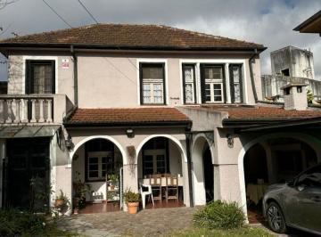 Casa de 5 ambientes, Lomas de Zamora · Excelente Casa Estilo Inglés con Garage y Pileta