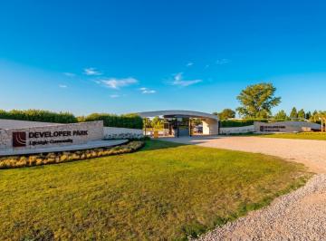 Terreno · 610m² · Venta Lote de 610 m² Sobre Manzana Principal - Barrio Privado Developer Park