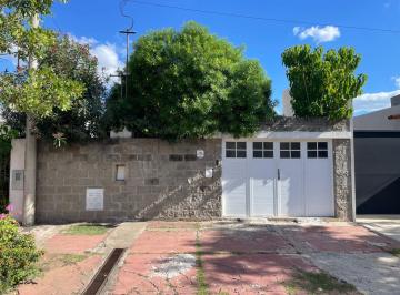 Casa · 137m² · 5 Ambientes · 1 Cochera · Venta/casa 2 Dorm/patio/servicios/b°30 de Octubre