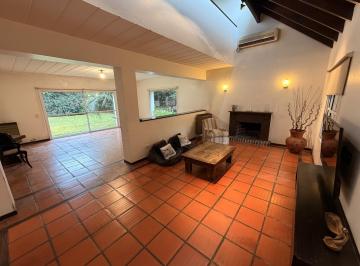 Casa · 230m² · 5 Ambientes · 3 Cocheras · Casa en Soles del Pilar