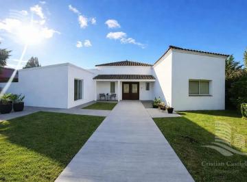 Casa · 1400m² · 5 Ambientes · 4 Cocheras · Casa en Santa Teresa
