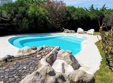 Casa · 1400m² · 5 Ambientes · 4 Cocheras · Casa en Santa Teresa