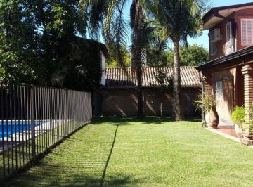 Casa de 5 ambientes, Yerba Buena · En Venta: Casa de Categoría de 4 Dorm. con Amplio Jardín y Pileta en Yerba Buena