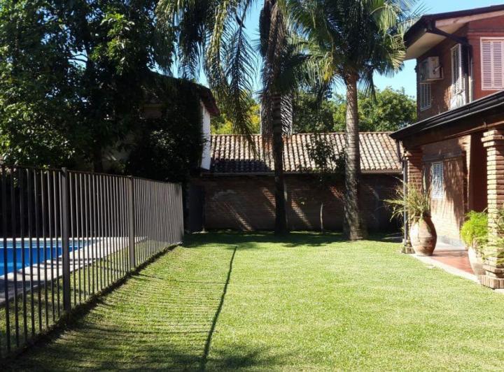 Casa · 294m² · 5 Ambientes · 2 Cocheras