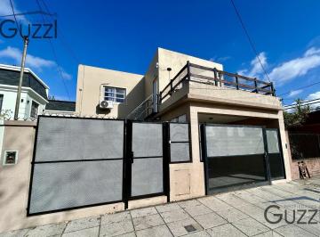 Casa · 313m² · 7 Ambientes · 2 Cocheras · Venta de Casa en Bloque con Cochera en Villa Adelina, a 2 Cuadras de Av de Mayo.