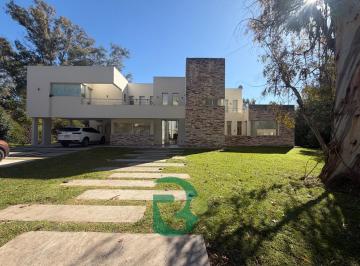 Casa · 350m² · 5 Ambientes · 6 Cocheras · Venta Casa 5amb. Lote 1500 m. San Diego Country Club. Moreno