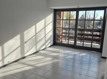 Oficina comercial de 2 ambientes, San Martín · Oficinas en Alquiler - 2 o 3 Ambientes. Piso Completo.