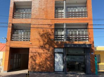 Oficina comercial de 2 ambientes, San Martín · Oficinas en Alquiler - 2 o 3 Ambientes. Piso Completo.