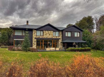 Casa · 488m² · 9 Ambientes · 2 Cocheras · Casa de 5 Suites en Arelauquen Golf & Country Club